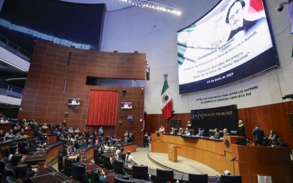 Inscriben en muro de honor del Senado el nombre de Francisco González Bocanegra