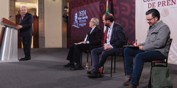 La Clínica es Nuestra entrega 11 mil 112 presupuestos a comités para rehabilitar y equipar centros de salud