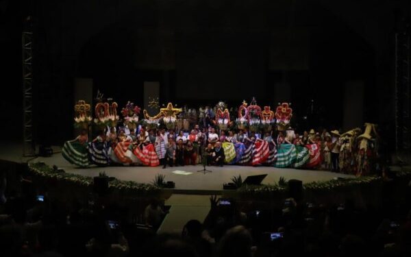 Cautiva el Conjuro de Lila Downs en el Auditorio Guelaguetza