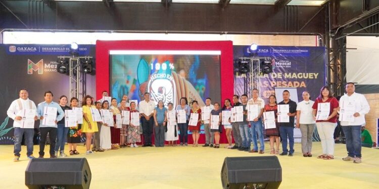 Entrega Sedeco certificados de la marca Hecho en Oaxaca