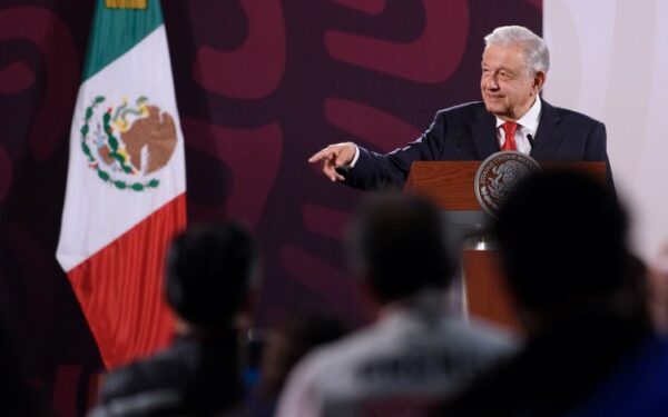 Presidente alista carpeta de información para familiares de 43 normalistas de Ayotzinapa