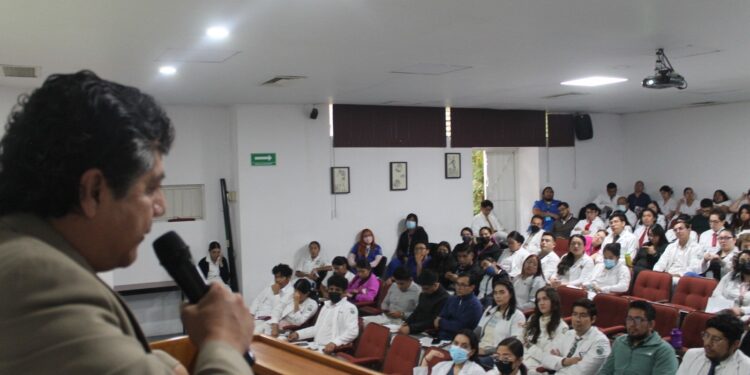 Capacitan a personal del Hospital Aurelio Valdivieso para la atención integral en dengue