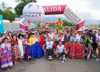 Con la participación de más de 3 mil personas, realizan Carrera Atlética 7K Guelaguetza 2024