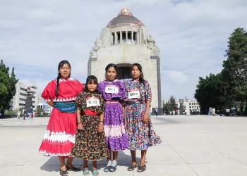 Orgullo Rarámuri en CDMX: Destacan jóvenes en la Segunda Gran Carrera “Vamos juntas y juntos hacia la meta”