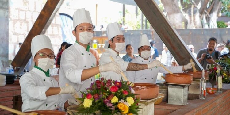 Participa estudiantado de la UTVCO en el Festival de los Moles 2024