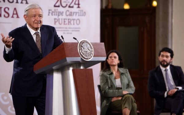 Presidente defiende trabajo de migrantes, integración económica y apertura ordenada de frontera en carta a Donald Trump