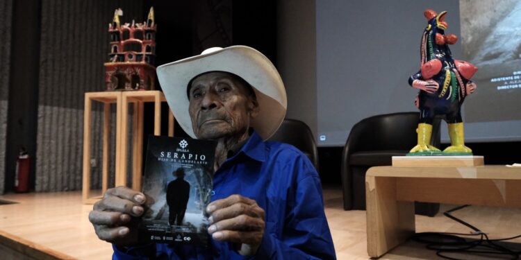 Rinden homenaje en vida a artesano de barro betus con corto documental