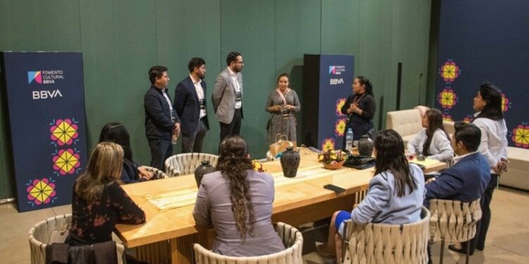 Coordina Sedeco y BBVA talleres financieros en la Feria del Mezcal 2024