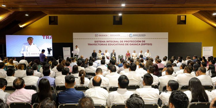 Gobierno de Oaxaca y Banco Mundial unen esfuerzos para combatir la deserción escolar en el nivel medio superior