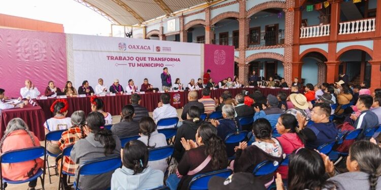 Invierte Gobierno de Oaxaca 9 mdp para educación, viviendas y salud de San Antonio Huitepec