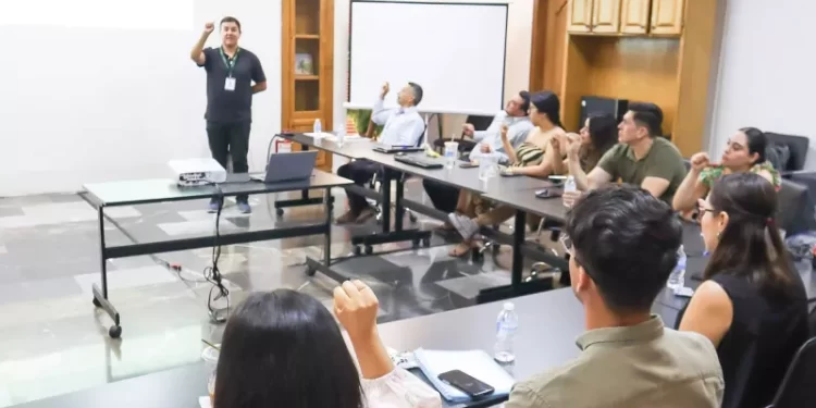 Capacitan a conciliadores del CCL en Lengua de Señas Mexicana