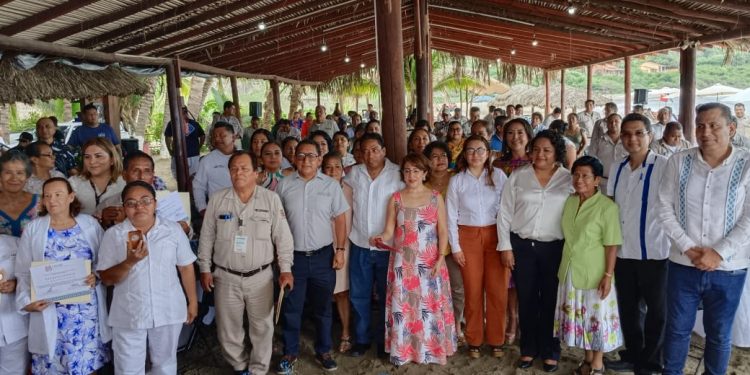 Condecora SSO a 79 trabajadoras y trabajadores en la Costa