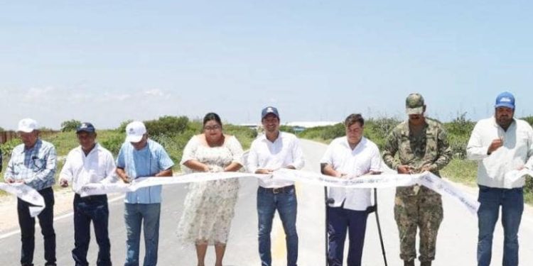 El Gobernador Mauricio Vila Dosal entrega trabajos de reconstrucción del tramo carretero entronque Río Lagartos – Las Coloradas