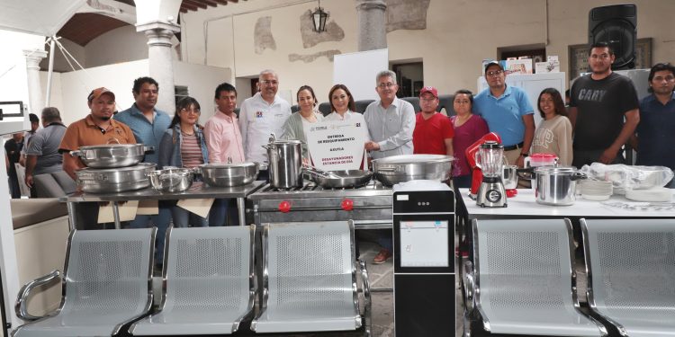 Encabeza Gaby Bonilla entrega de aparatos auditivos y reequipamiento a sistemas municipales DIF