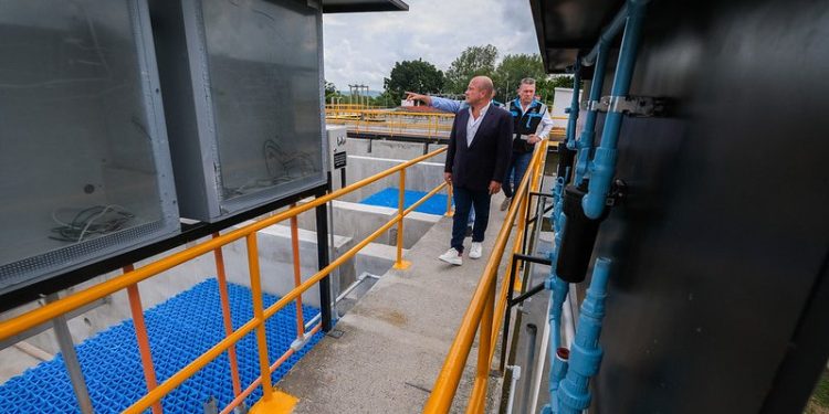 Enrique Alfaro supervisa trabajos de ampliación y modernización de la planta potabilizadora San Gaspar; en esta administración se duplicó el abasto de agua en la ciudad