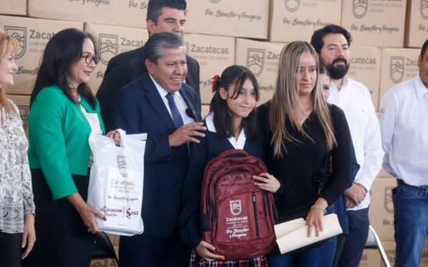 Envía Gobernador David Monreal Ávila iniciativa para elevar a rango constitucional entrega de útiles escolares