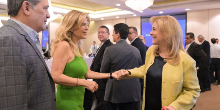 Fortalece Maru Campos lazos con el sector empresarial juarense