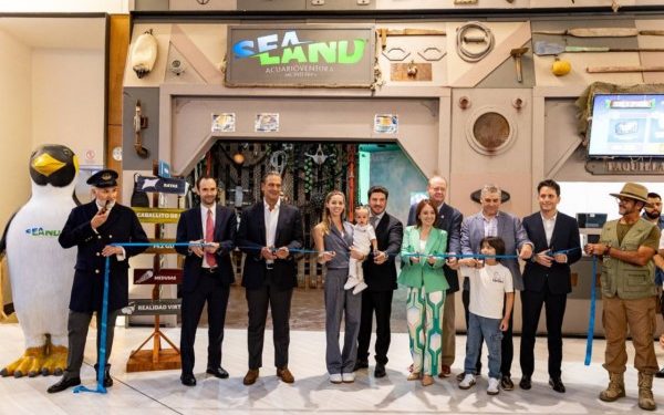 Inaugura Samuel Acuario Sealand Monterrey