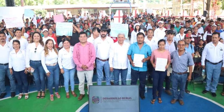 Invierte Sefader 3 mdp en apoyos para el campo en Santa María Colotepec