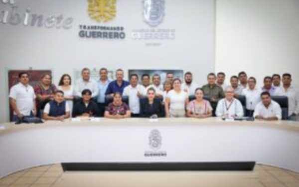 La Gobernadora Evelyn Salgado evalúa avances del programa “Caminos de la Montaña” con alcaldes de La Montaña y Costa Chica