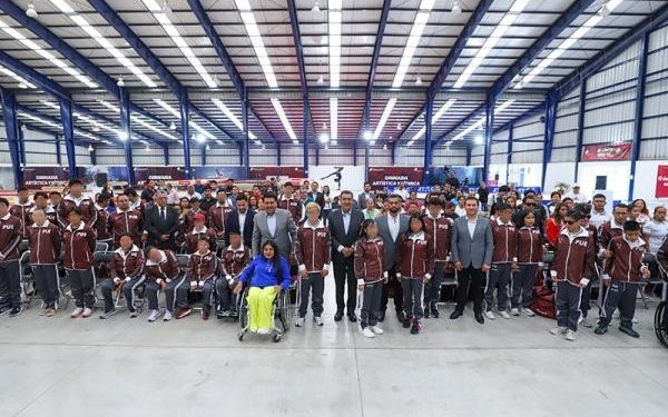 Preside Sergio Salomón Abanderamiento de la Delegación Poblana rumbo a los Paranacionales CONADE 2024