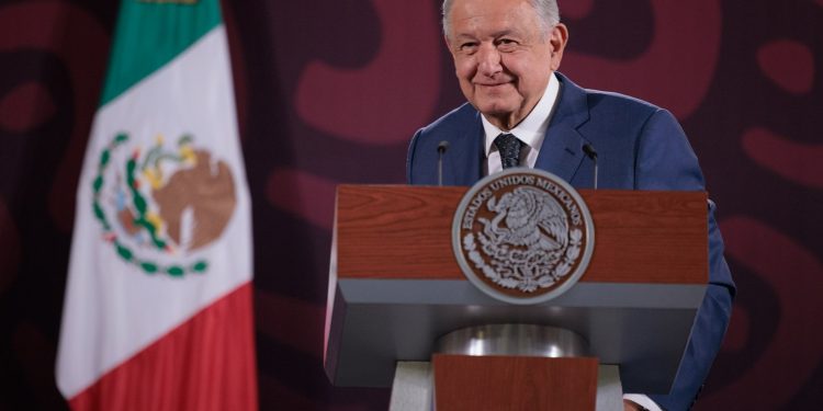 Presidente llama a los más ricos de México a opinar públicamente sobre reforma al Poder Judicial y conformación de Cámara de Diputados
