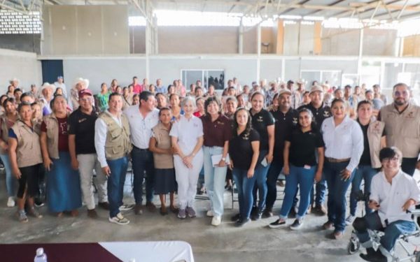 Respaldan DIF y SEBIEN afectados por tormenta Alberto