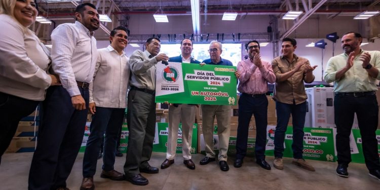 Rocha festeja a los servidores públicos del STASE