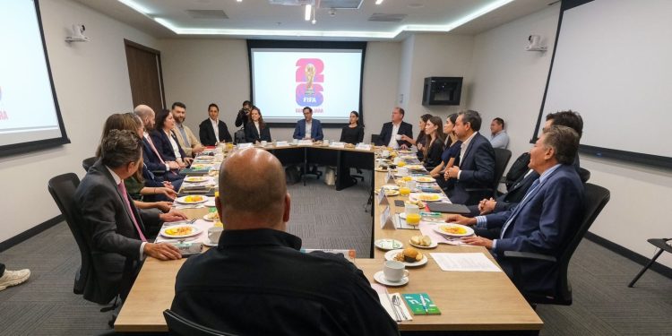 Se reúne Enrique Alfaro, autoridades estatales y municipales electas, y directivos de la FIFA para avanzar en preparación del Mundial México 2026