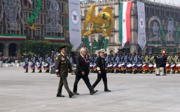 Presidente conmemora en Desfile Cívico Militar 214 años del Grito de Independencia y 5° Aniversario de la Guardia Nacional