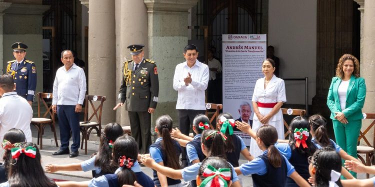 Con fervor patrio familias oaxaqueñas disfrutan del Desfile Cívico Militar