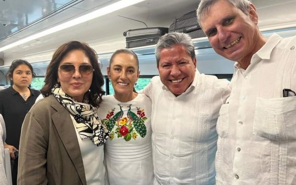 Acompaña Gobernador David Monreal al Presidente Andrés Manuel López Obrador a inauguración de nuevo hotel del Tren Maya en Chichén Itzá