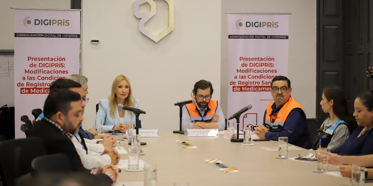 Avanza digitalización de trámites farmacéuticos en Nuevo León