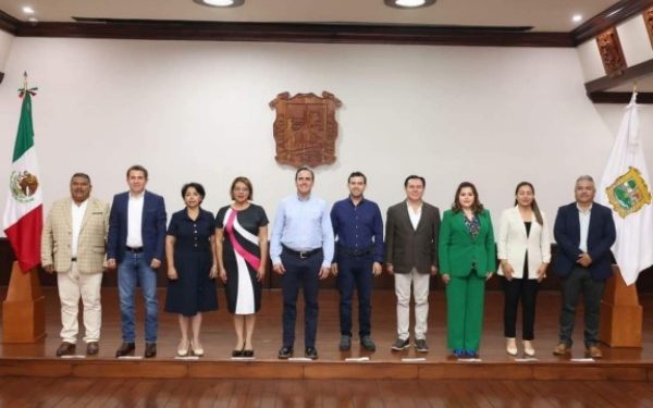 Se reúne Manolo con alcaldesas y alcaldes electos de la Región Desierto