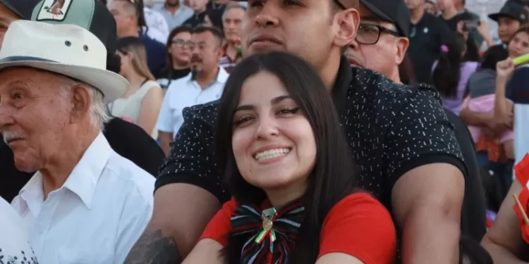 Convierten chihuahuenses la Plaza del Ángel en pista de baile