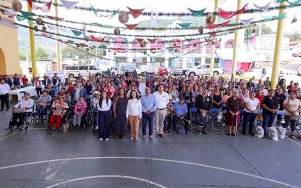 El cuidado de habitantes de Valles Centrales continúa con la entrega de Programas a Grupos Prioritarios