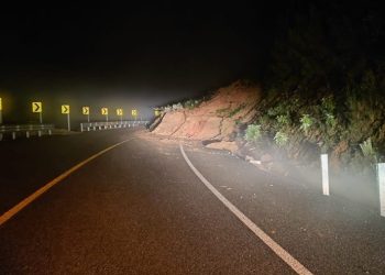 Habilitan carril en carretera local 178 Juquila-Río Grande