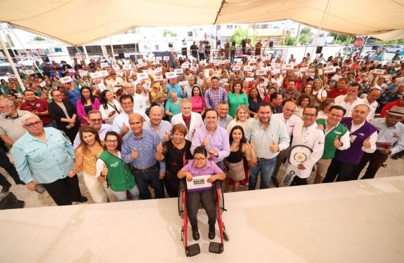 Inicia Manolo entrega de la Tarjeta de la Salud Popular en Coahuila