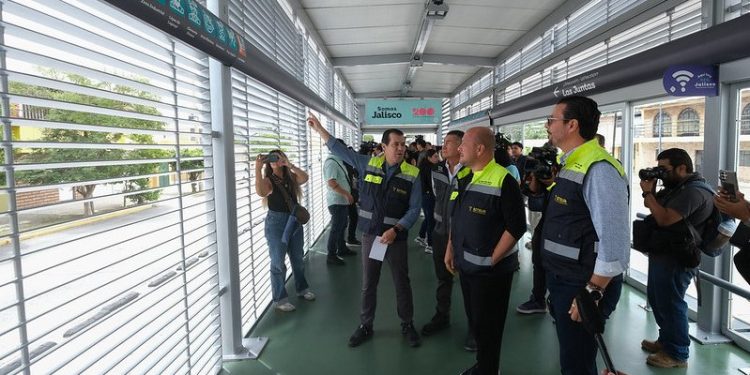 Entrega Enrique Alfaro renovación de Mi Macro Calzada con una inversión de 250 mdp