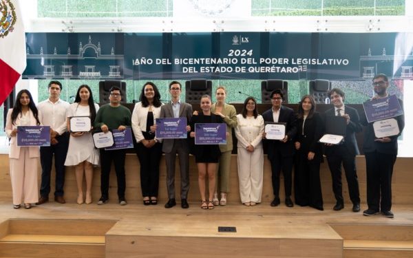 Premian a ganadores de la Legislatura de la Juventud