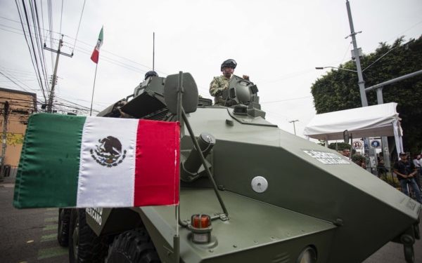 Testifica Gobernador el desfile cívico militar del CCXIV Aniversario del inicio de la lucha de Independencia de México