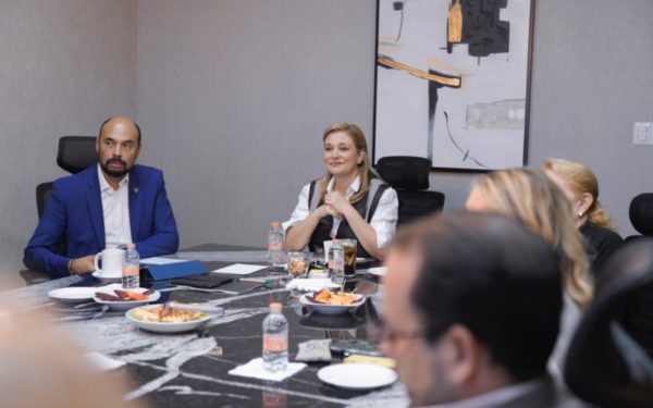 Recibe Maru Campos a empresarios del sector inmobiliario