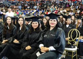 Recibieron estímulos casi 2 mil estudiantes de excelencia en Parral