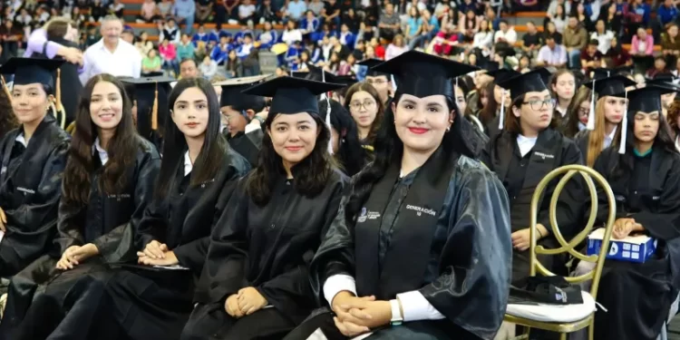 Recibieron estímulos casi 2 mil estudiantes de excelencia en Parral