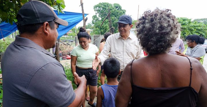 Recorre Salomón Jara zona afectada por John en Tututepec y Jamiltepec