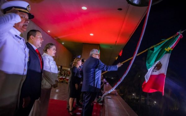 Rocha conmemora el 214 aniversario de la Independencia de México