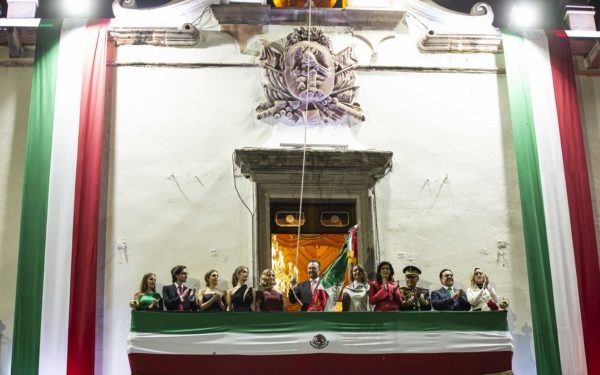 Vitorea Gobernador a los héroes que nos dieron patria