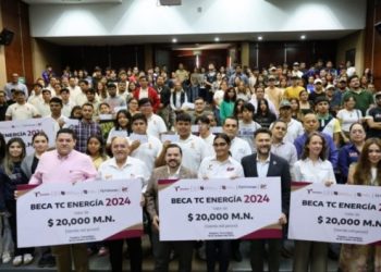 Entrega José Ramón Silva becas TC Energía 2024