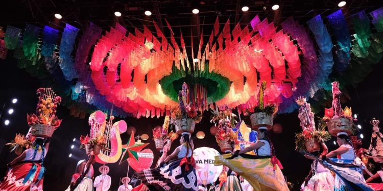 La Guelaguetza, encuentro racial oaxaqueño abre el 52 Festival Internacional Cervantino