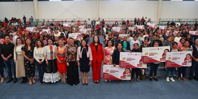 Jefas de familia de Valles Centrales, beneficiadas con la tarjeta Margarita Maza